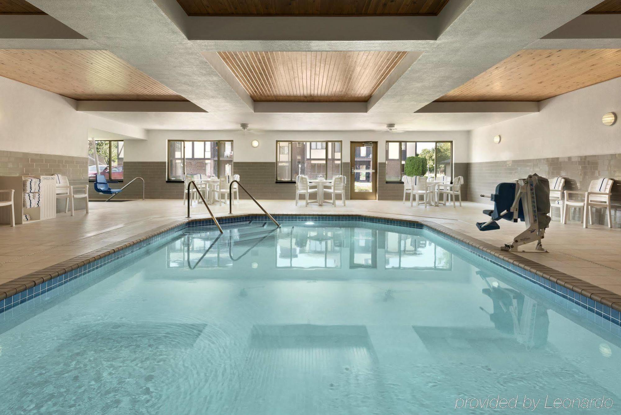 Country Inn & Suites By Radisson, St Cloud West, Mn Saint Cloud Bagian luar foto